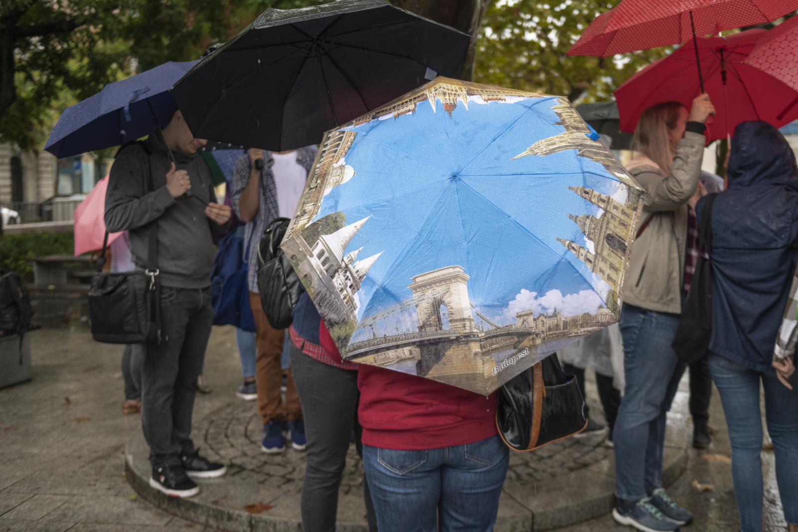 Zivatar és felhőszakadás jöhet, csaknem az egész országban figyelmeztetés van érvényben