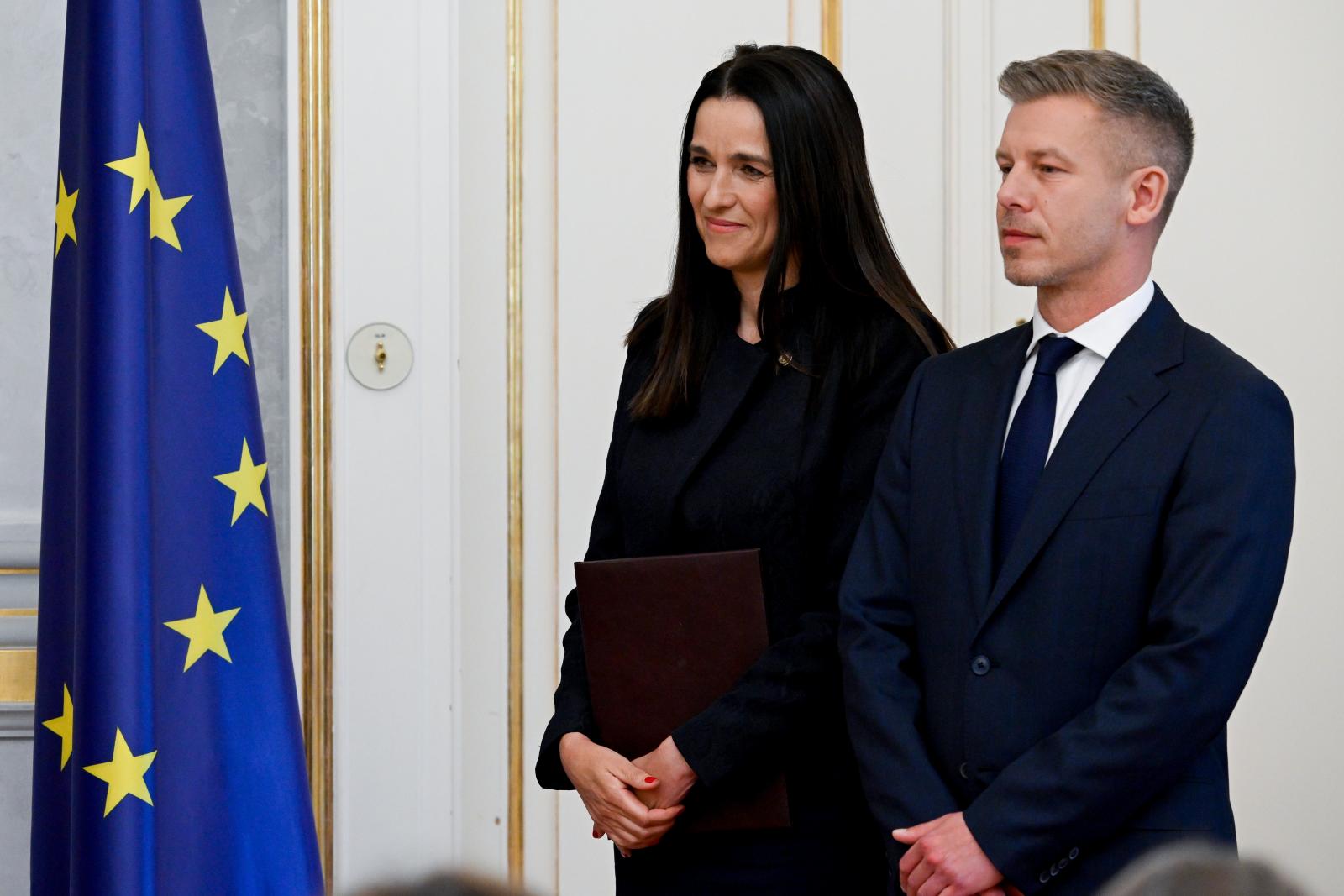Három nagykövetet is felmentett Sulyok Tamás