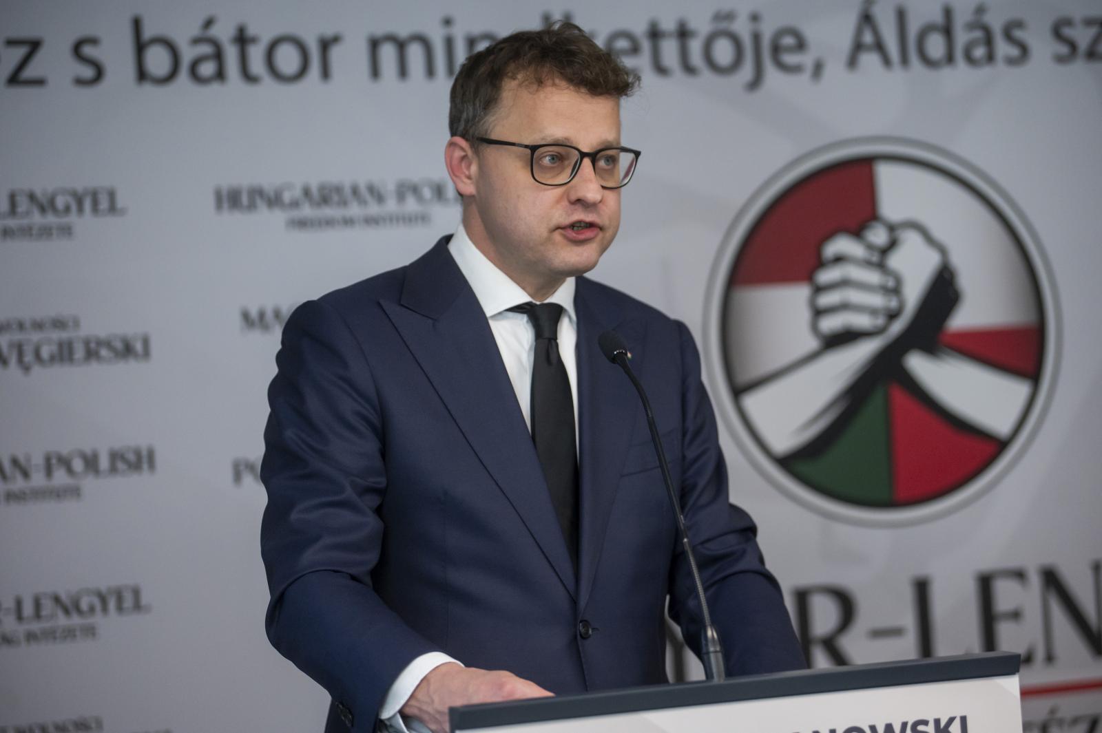 17,5 millió forintot keresett az Alapjogokért Központnál az Orbán-kormánytól politikai menedékjogot szerző Marcin Romanowski