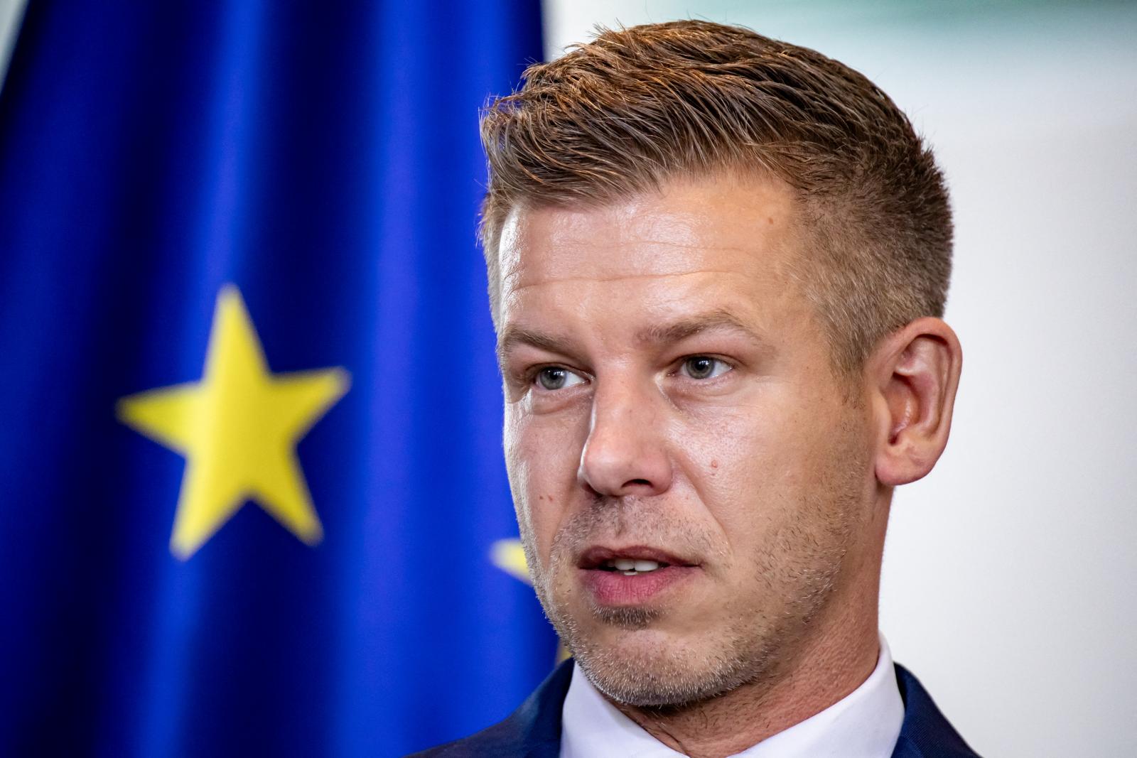 Magyar Péter a Der Spiegelnek: Sulyok Tamás Orbán Viktor nyomására nem élt a távozás lehetőségével