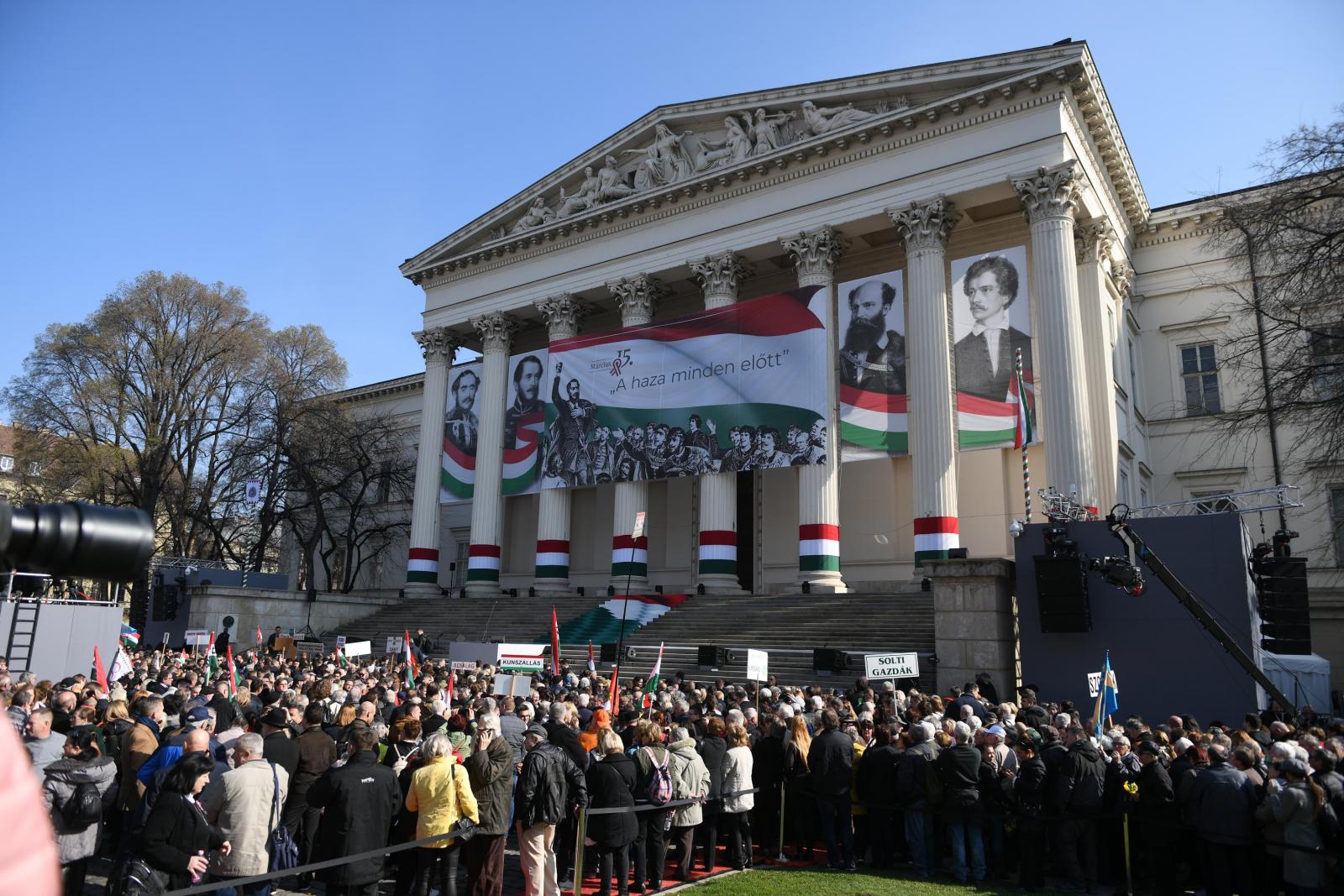 Itt a lista, ezt a 20 festményt adta oda a Nemzeti Múzeum az Orbán-kormánynak