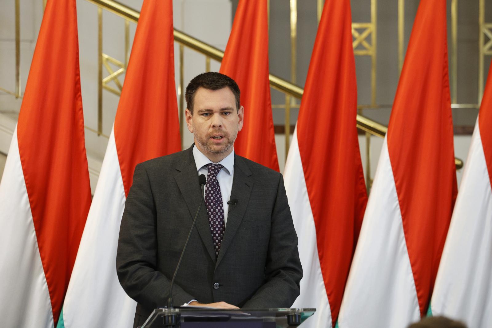 Vitézy Dávid bejelentette, hogy új Btk.-tényállásban büntetik a hamis vagyonnyilatkozatokat leadó parlamenti képviselőket