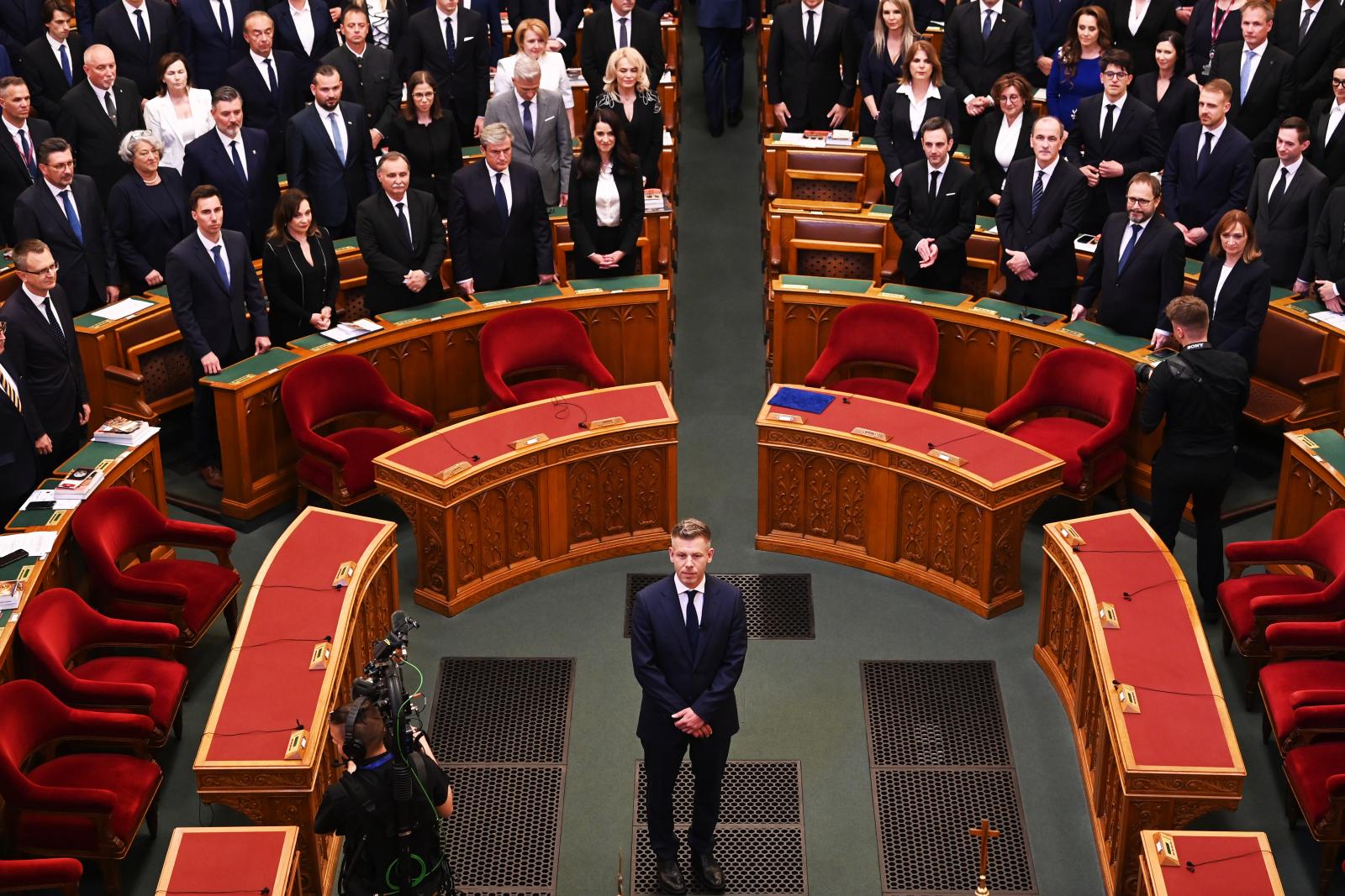 Magyar Péter: 50 milliárd forint közpénzt spórolunk meg négy év alatt a képviselői fizetések csökkentésével