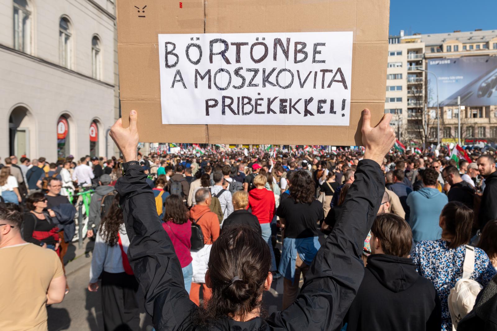 Gondatlanságból elkövetett autokrácia, avagy az öntudatra ébredt nyerőautomata