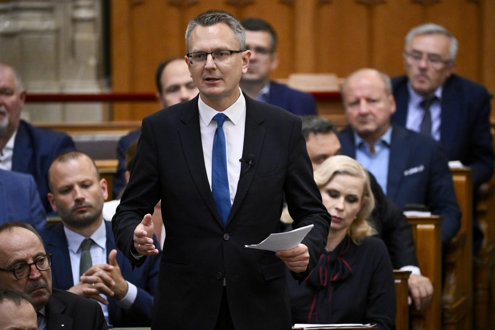 Rétvári Bence: A KDNP visszatért a katakomba-kereszténységhez