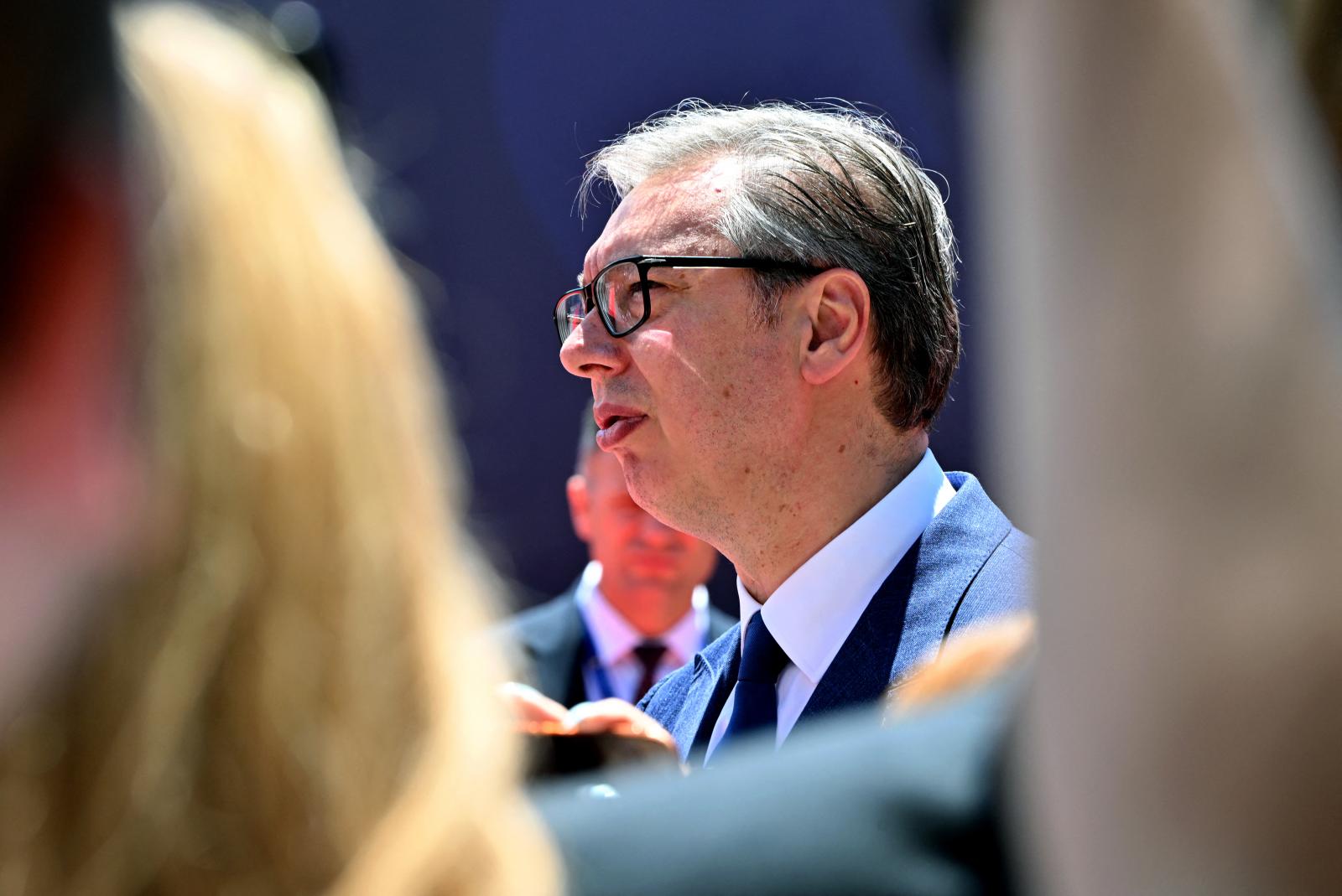 Hatalmasat égett a Vučić-rezsim, a repülőtérről visszafordították a szerb elnök 87 verőemberét