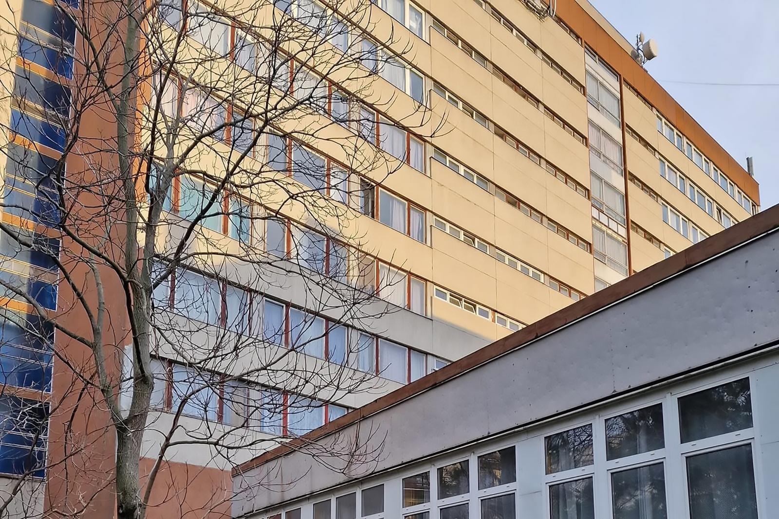 Kizuhant a kollégiumi épület ötödik emeletéről egy diák Székesfehérváron
