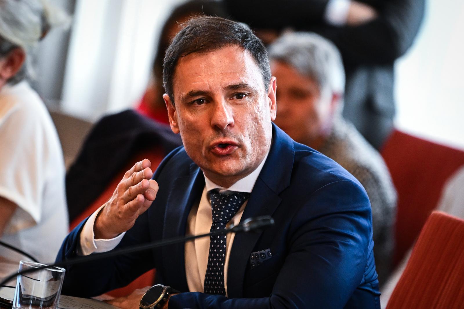 Felálltak a vizsgálóbizottságok, Tuzson Bence alelnökként tárhatja fel az MNB-ügyeket