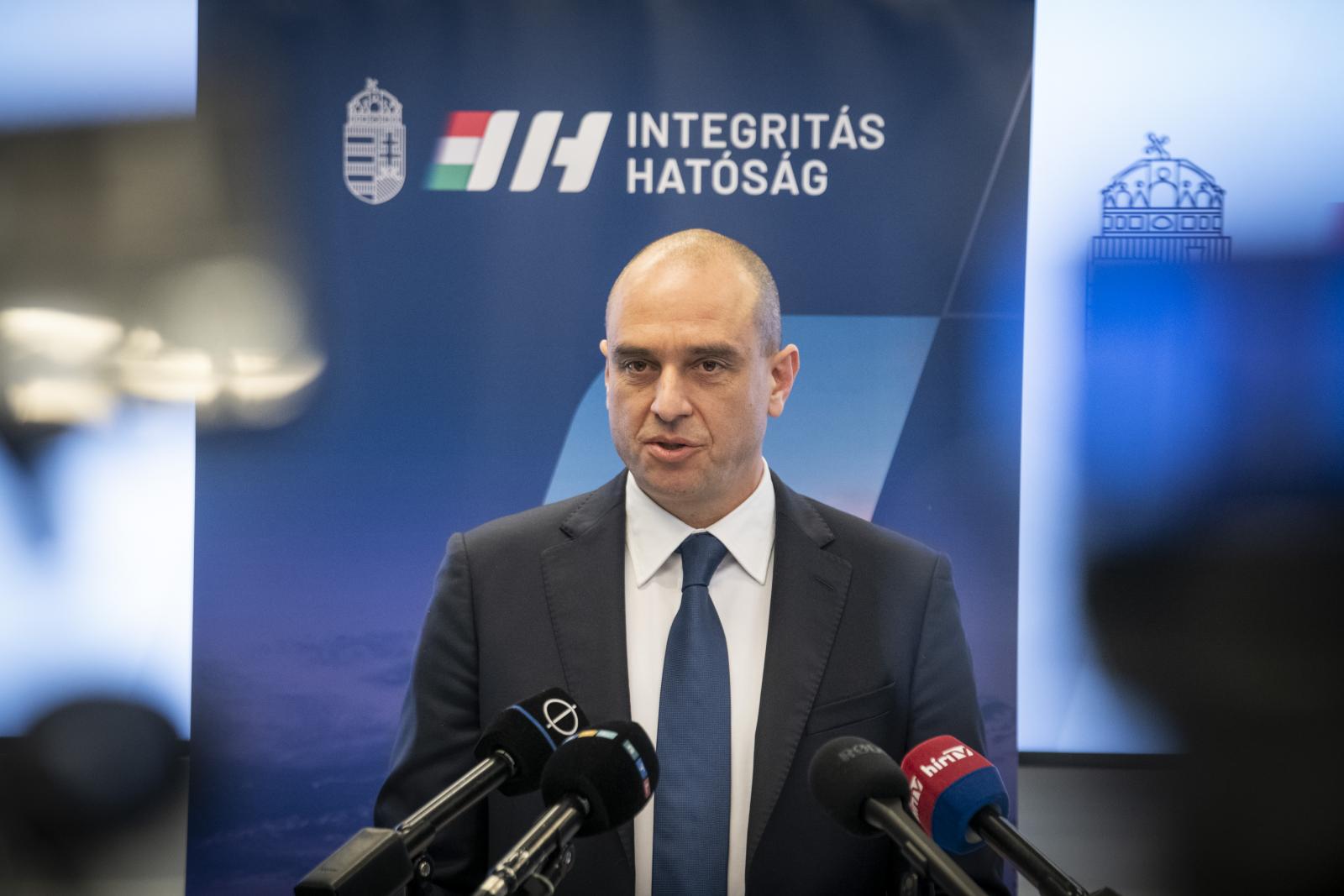 Hűtlen kezelés és más bűncselekmények miatt vádat emeltek az Integritás Hatóság elnöke ellen