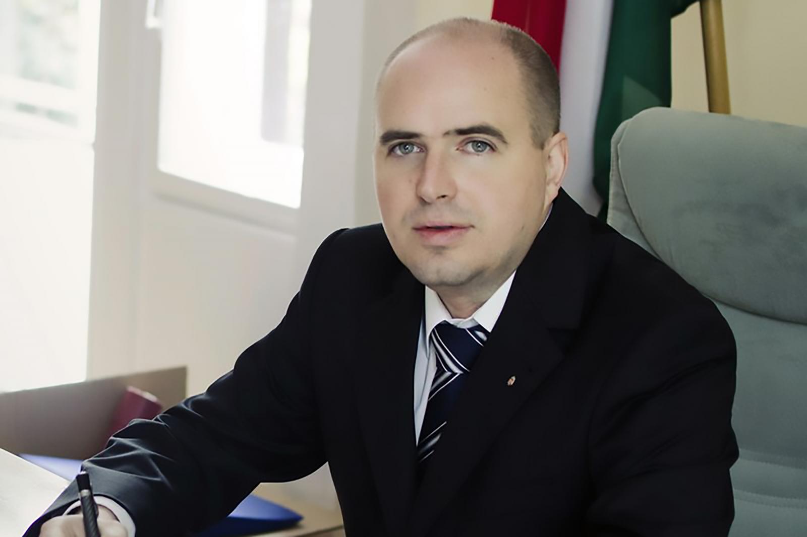 Menesztése után tanácsköztársaságot emleget a Kehi elnöke