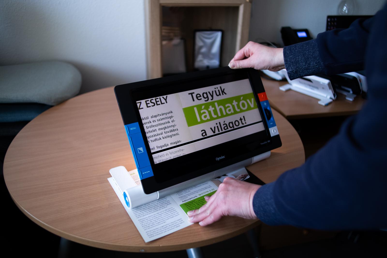 Látássérülteknek segít a technológia