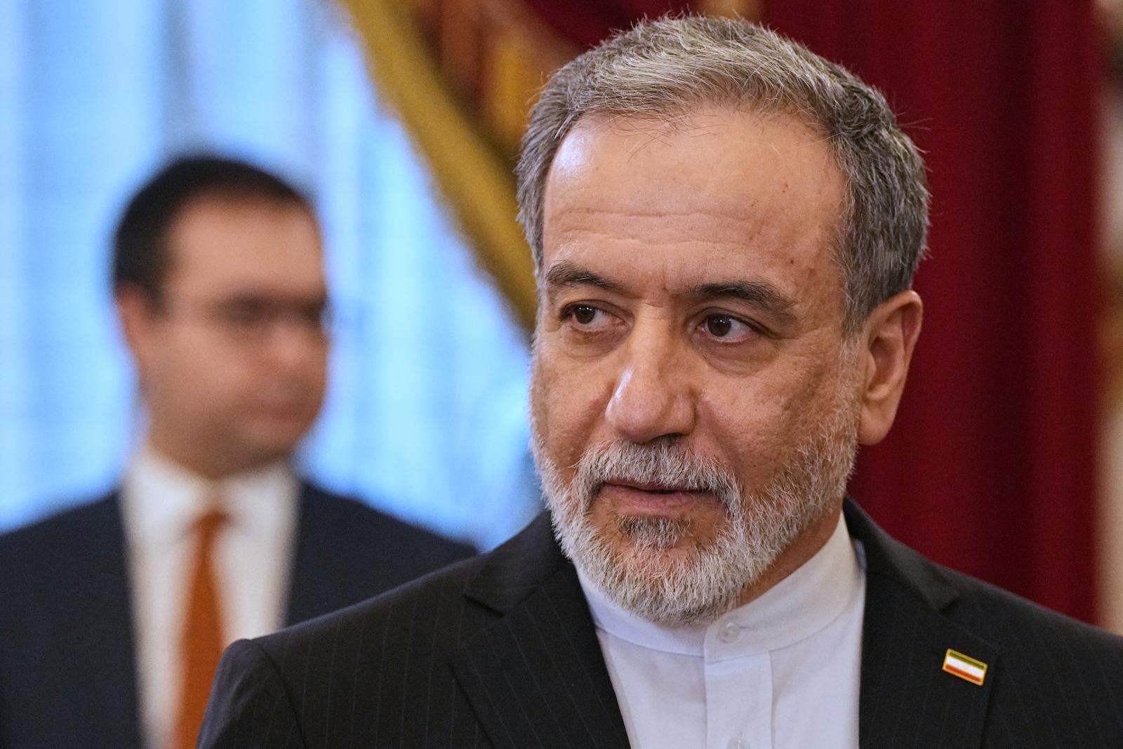 Az Egyesült Államok iráni célpontokat támadott, Irán válaszul öbölmenti országokat lőtt