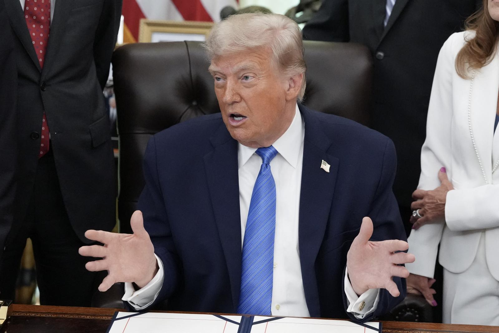 Donald Trump közölte, az Egyesült Államok este rendkívül keményen csap majd le Iránra