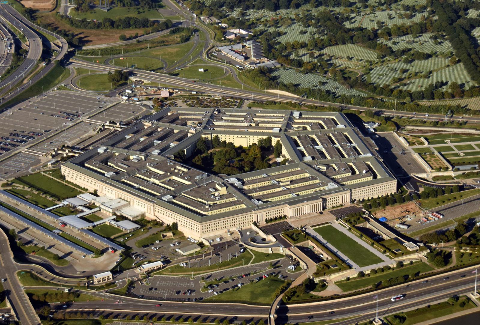 Téves riasztás miatt lezárták és részben evakuálták a Pentagon épületét