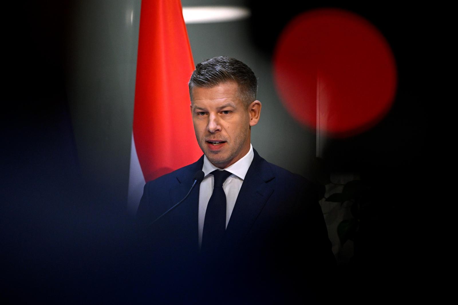 Magyar Péter kirúgta négy nagy titkosszolgálat vezetőjét