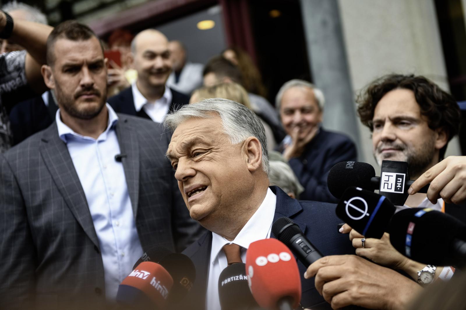 Vereségmagyarázat a Fideszben: A gazdag férj kitartott felesége lefeküdt a kigyúrt kertésszel