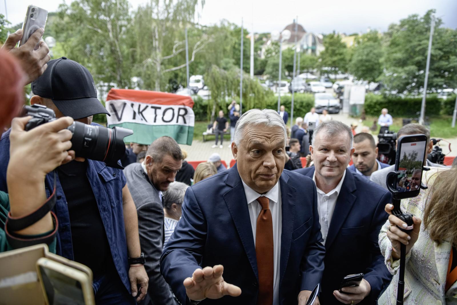 Orbán Viktor úszkál a hazugsácunamiban, annak sincs realitása, hogy egy év múlva lemondjon a Fidesz vezetéséről