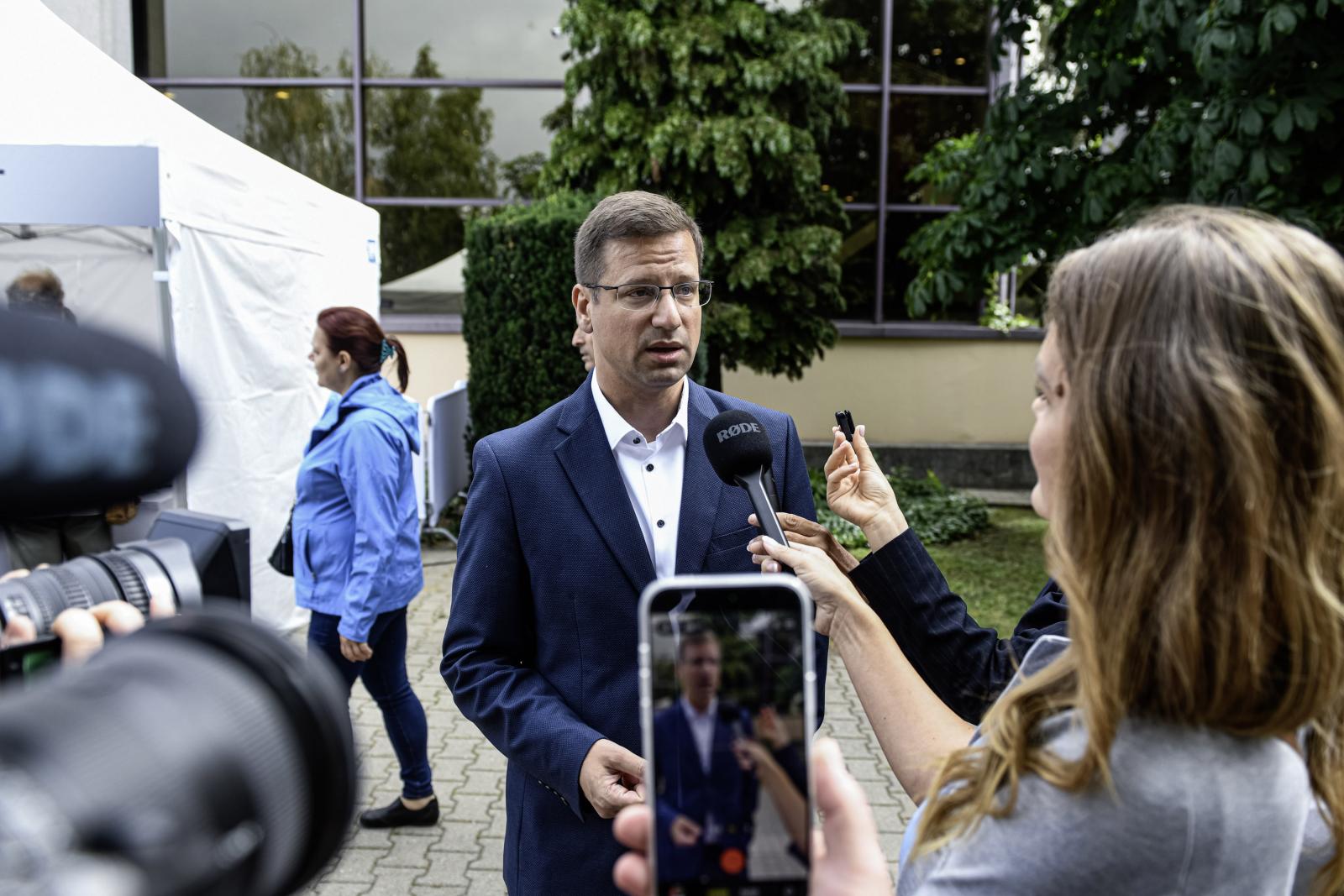 4,2 millió forint közpénzbe került, hogy Gulyás Gergely magánrepülőgéppel utazzon el Bécsbe és Berlinbe 2023 októberében