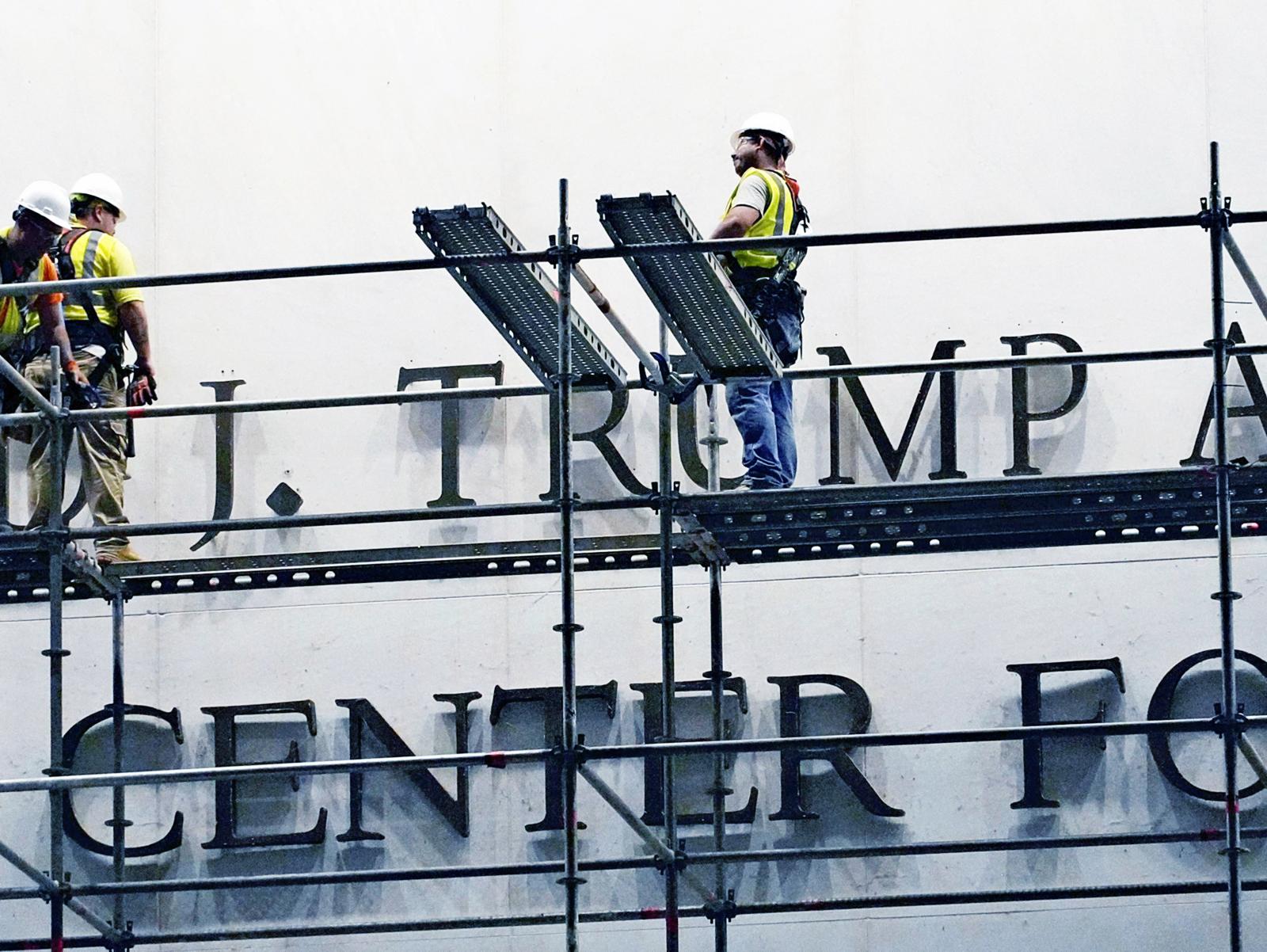 Lekerült Donald Trump neve a washingtoni Kennedy Központról