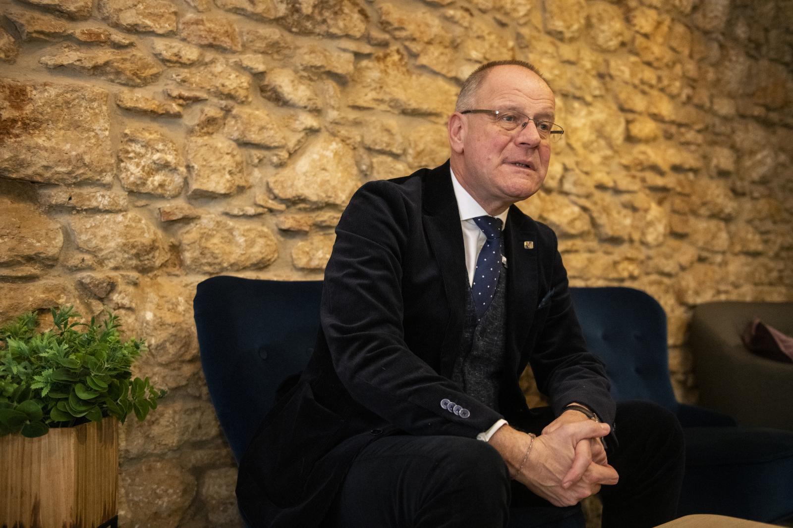 Navracsics Tibor: Kiadták a Tisza képviselőinek, hogy a fideszes polgármesterek ellen uszítsanak