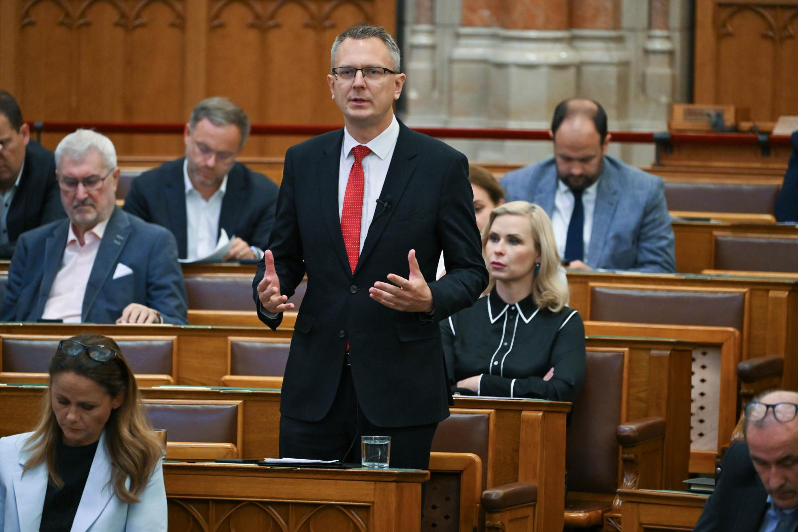 Tiltakozik a KNDP Magyar Péter „arrogáns, akarnok és személyeskedő” viselkedése ellen