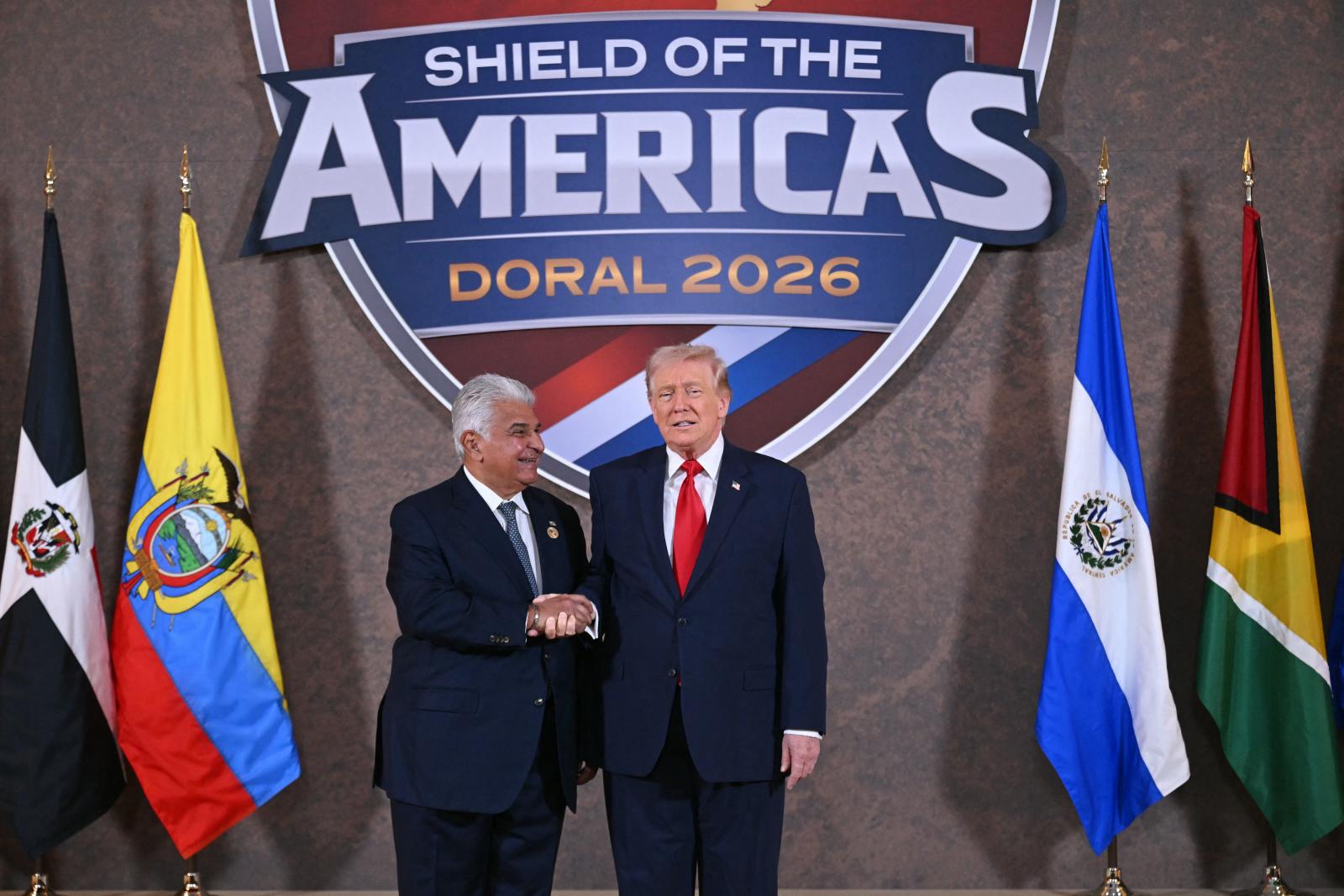 Donald Trump nem áll meg, most már behúzna egy egész földrészt is