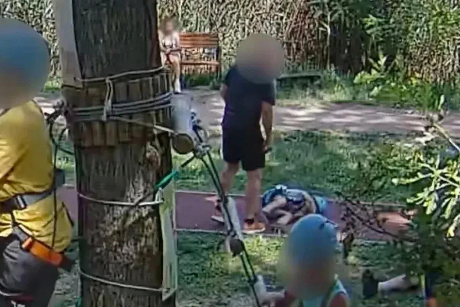 Fellebbez az ügyészség, letöltendő börtönt adna a hétéves kisfiút a Szolnoki Kalandparkban felrúgó karateedzőnek