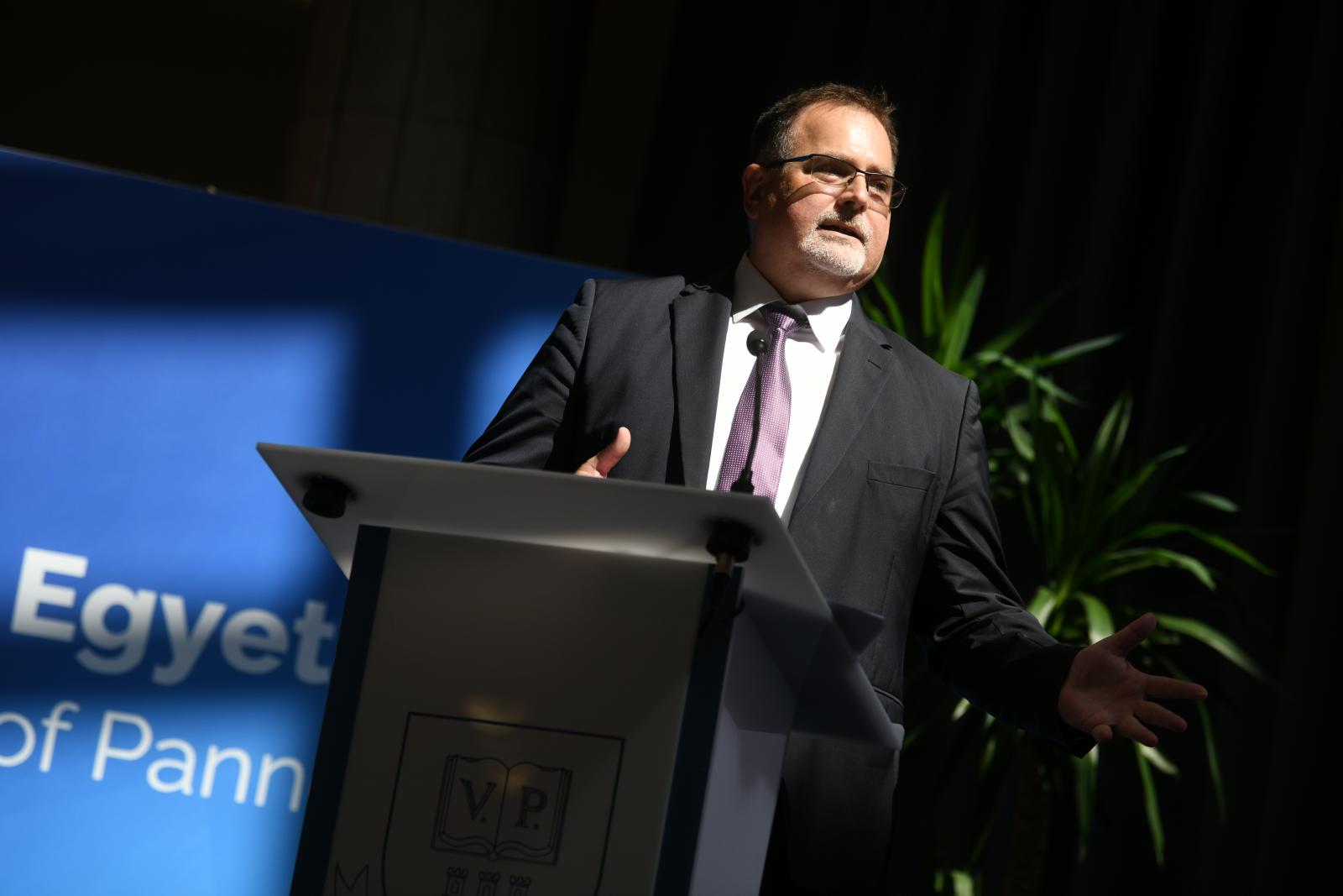Windisch László kezdeményezte Biró Ferenc leváltását