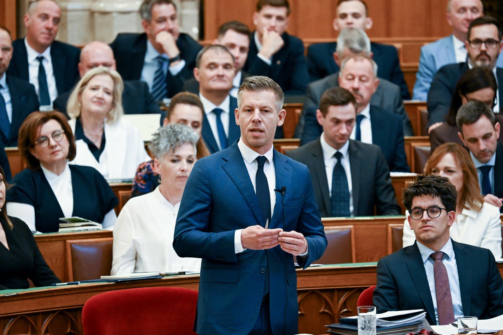 Magyar Péter a világ leggyávább magyarjának nevezte Orbán Balázst, aztán felolvasta neki az ’56-os mártírok nevét