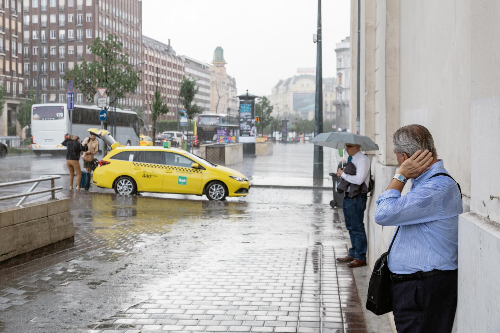 Szerdán már 30 fokot mérhetünk, de zivatarokra országszerte számítani kell