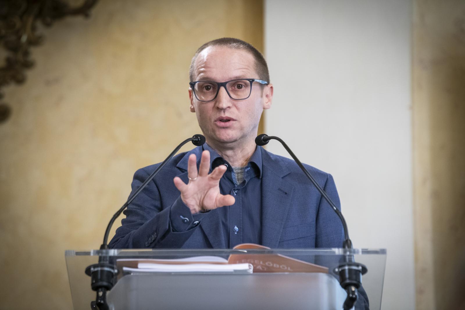 A parlamenti választás előtt még hozzávágtak kilencmilliárd forintot a Demeter Szilárd vezette alapítványhoz