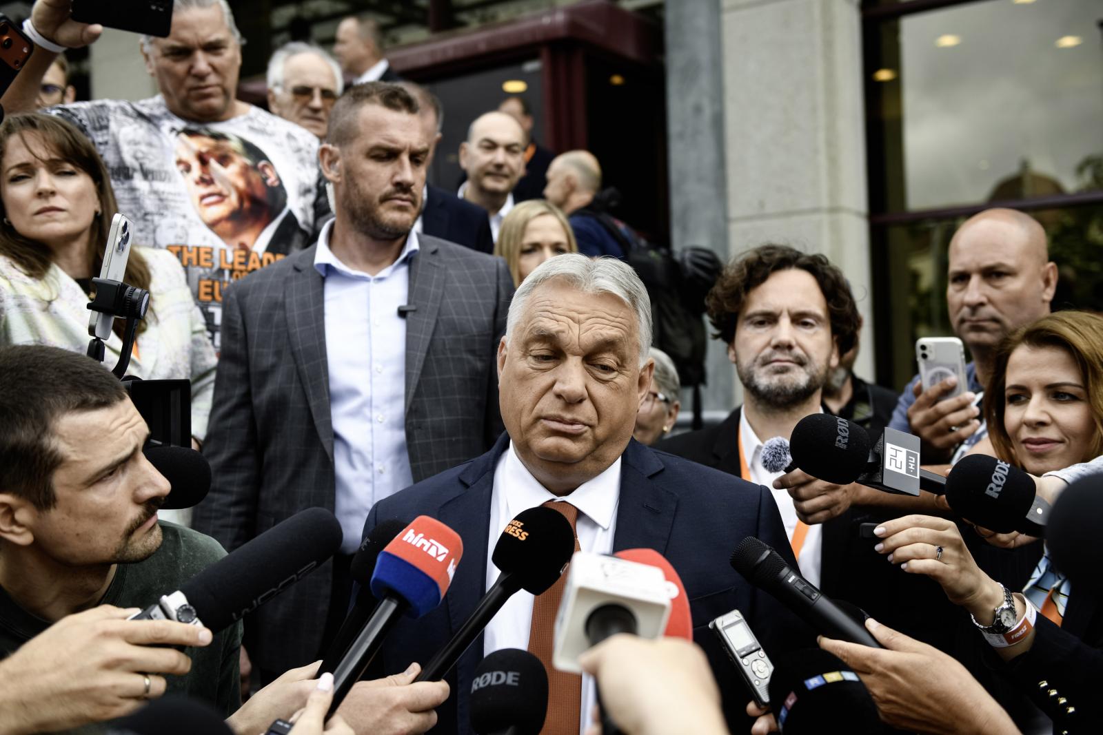 Ez nem megújulás, a Fidesz csak próbálja elodázni Orbán Viktor bukását