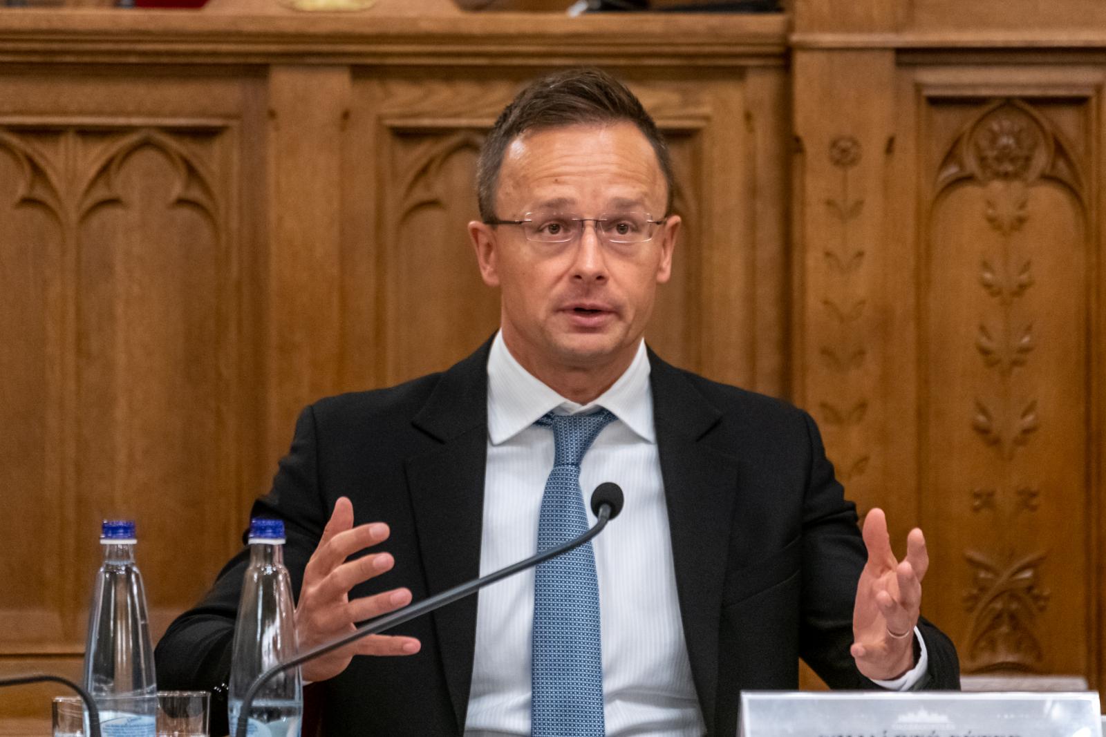 Nem nagyon látni Lázár Jánost és Szijjártó Pétert a parlamentben