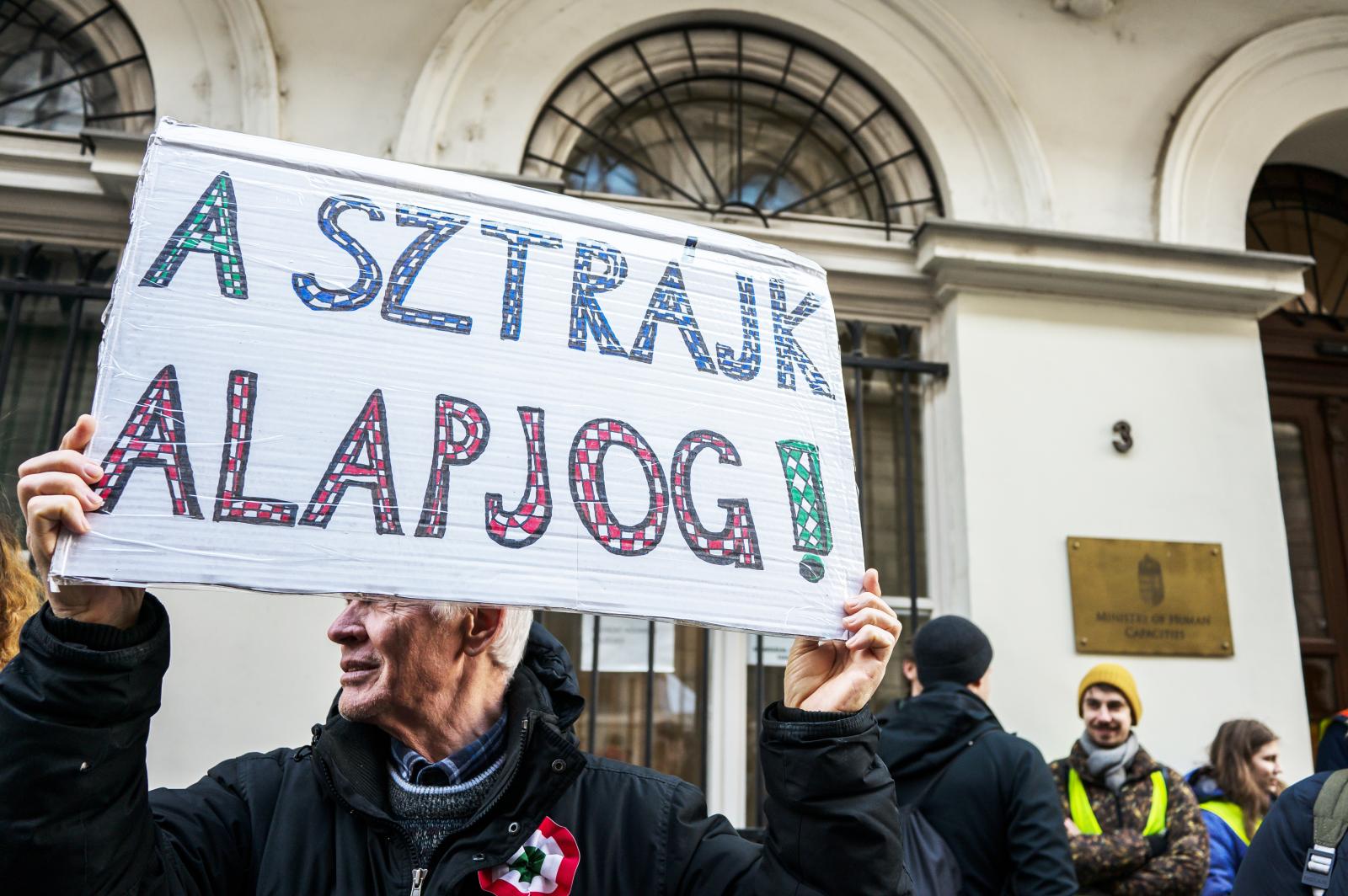 Helyreállítják a pedagógusok sztrájkjogát, a Tisza-kormány társadalmi egyeztetésre bocsátotta a törvénytervezetet