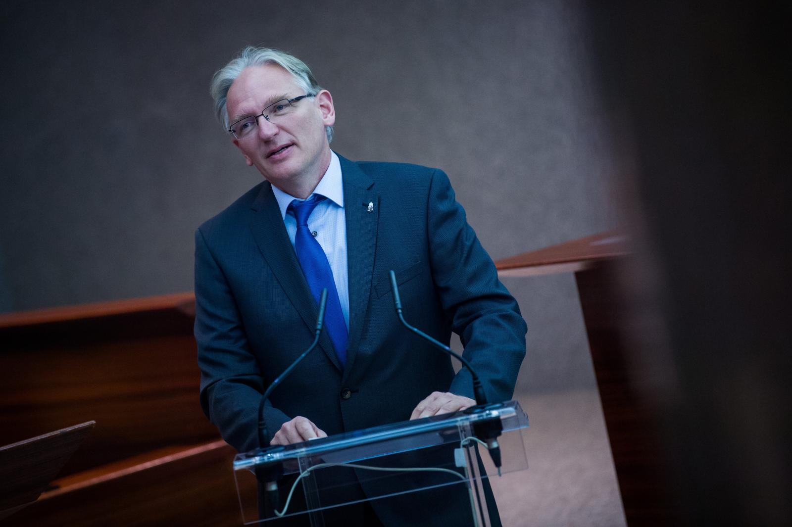 Az alapvető jogok biztosa tavaly még eltávolította a kirekesztésre figyelmeztető dokumentumokat , most ő maga tette közzé az erről szóló jelentést