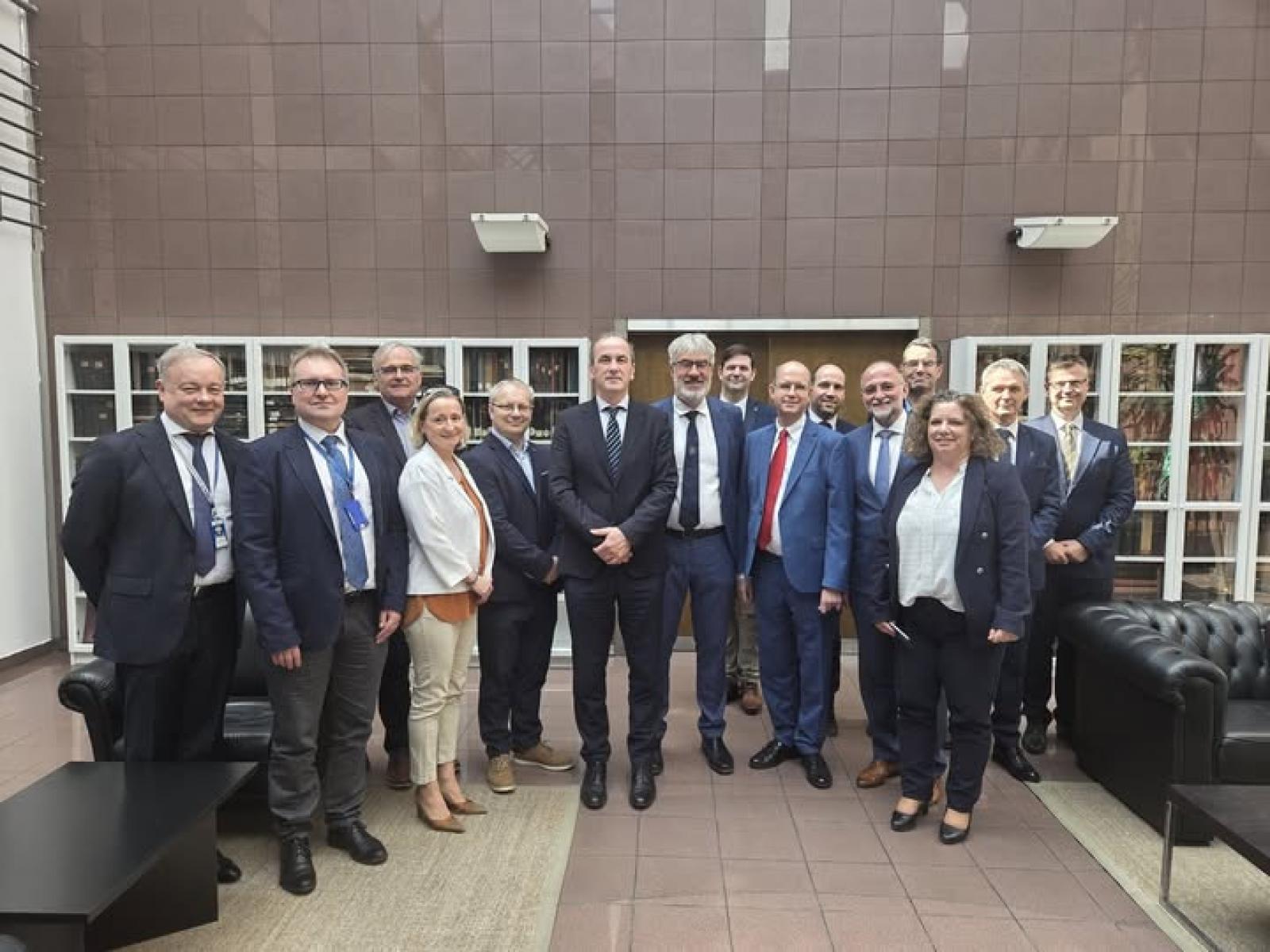 Információink szerint Hegedűs Zsolt aláírta az egészségbiztosító új főigazgatójának, Kaló Zoltánnak a kinevezését
