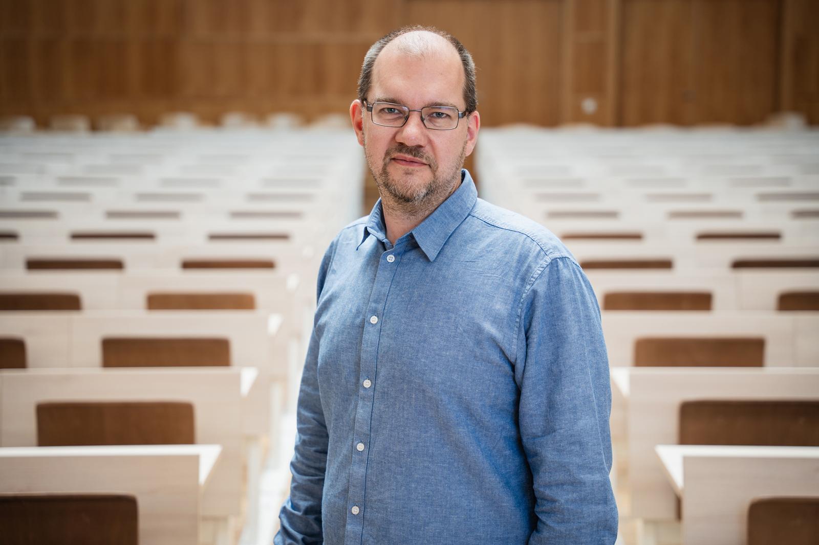 Polyák Gábor: Egy kicsit megúszásra játszik a Tisza-kormány médiatörvénye, a Népszava funkcióját a magyar sajtóban nehéz példányszámokban mérni