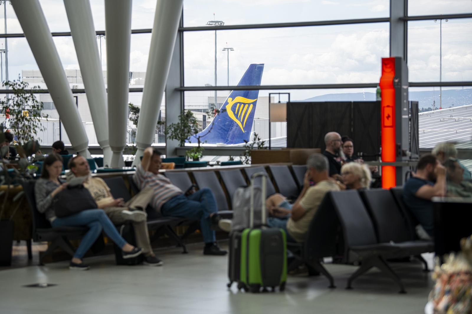 Hatott az erős forint, 40 százalékkal megugrott az európai tengerparti járatokra eladott repülőjegyek száma Magyarországon