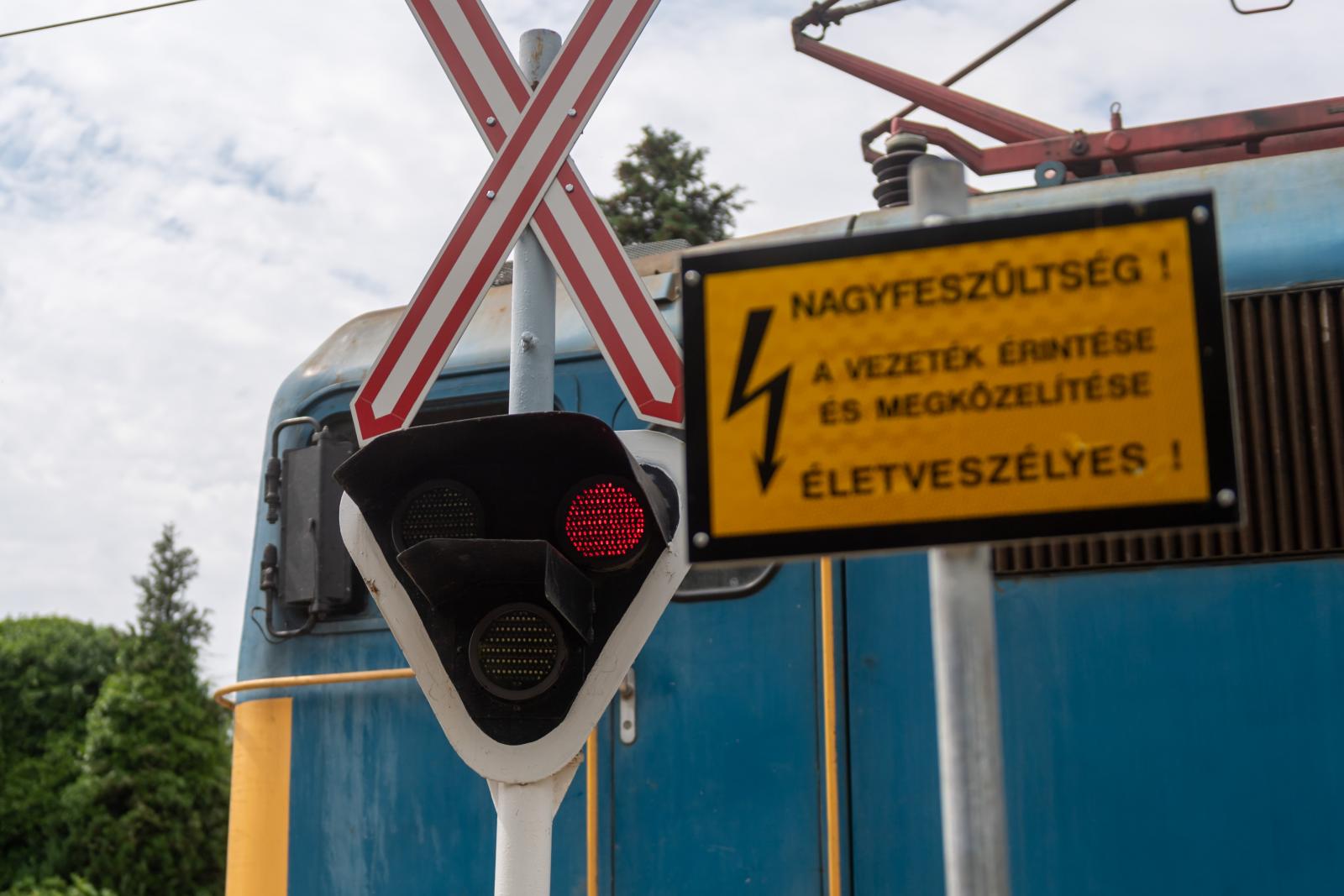 Kigyulladt egy tehervonat mozdonya Verőce és Nagymaros közt
