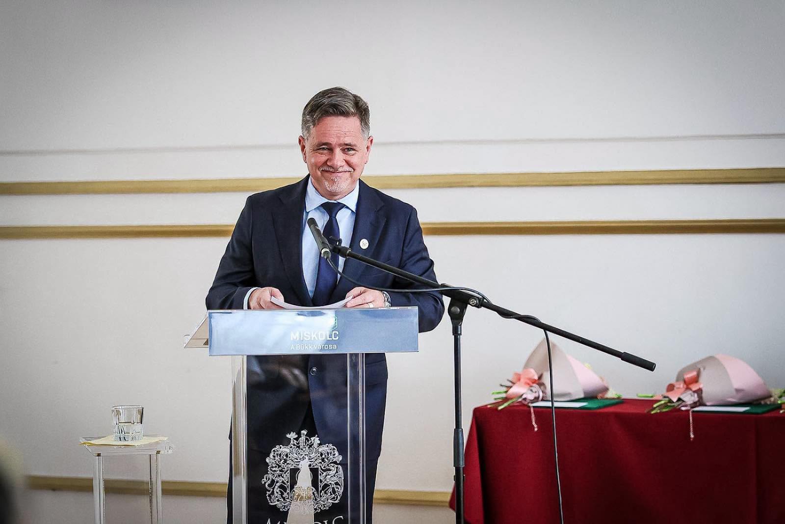Rágalmazás miatt elítélték Miskolc polgármesterét