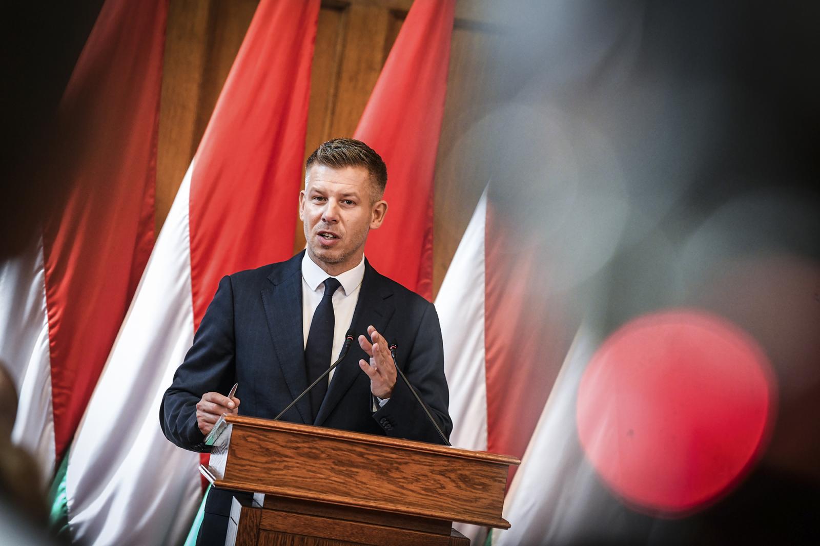 Magyar Péter: Vizsgálhatja az NVVH azokat a cégeket, amelyek éves árbevételének 75 százaléka közbeszerzésből származik