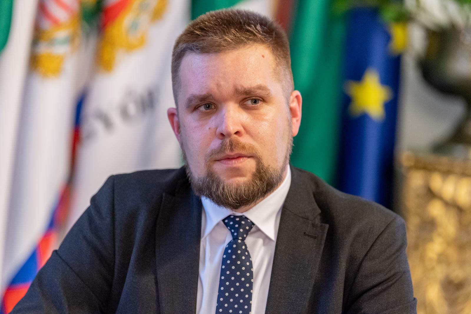 Nyomoz a rendőrség a fideszes győri önkormányzati médiacég szerződései ügyében