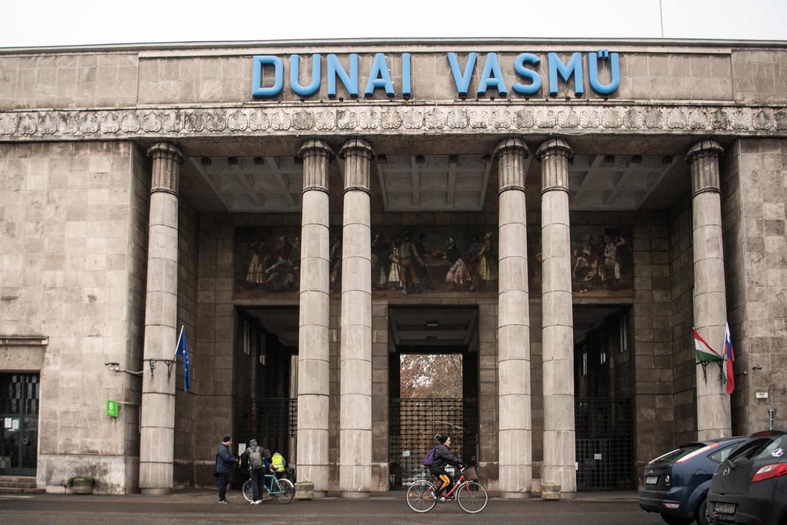 Dunaferr: Megszűnt a visszahívott dolgozók munkaviszonya, a szakszervezet a végső leépüléstől tart