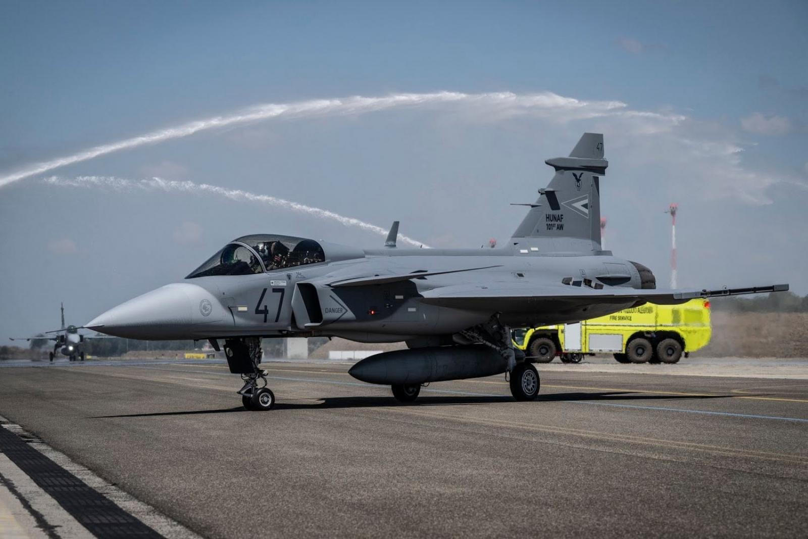 Megérkeztek az újabb Gripenek Kecskemétre