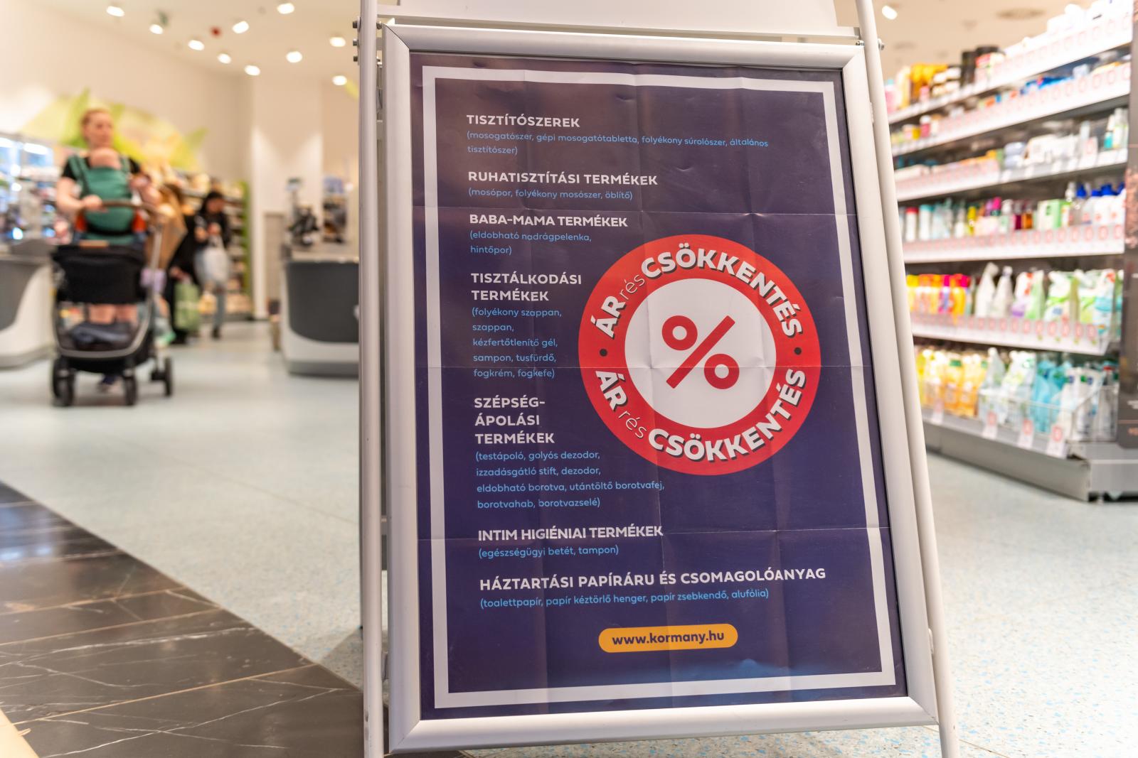 Brutálisan alacsony inflációt jósol az MNB, akár az árréstopot is ki lehetne vezetni
