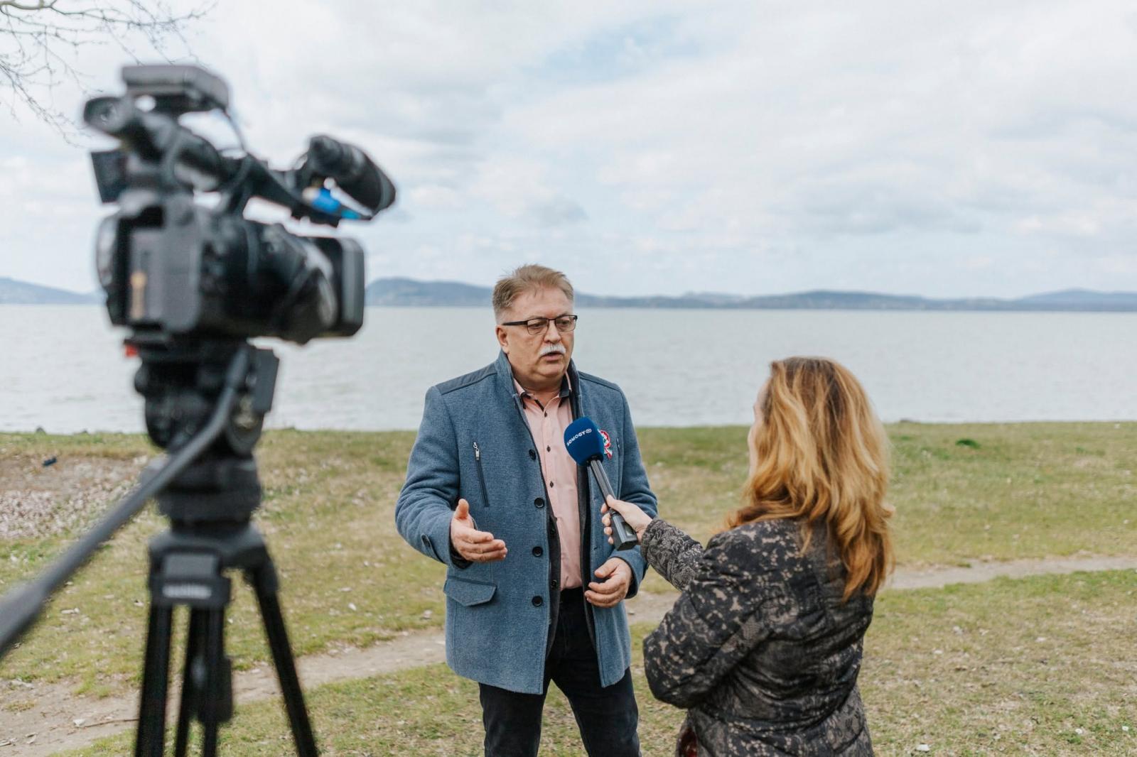 Őrizetbe vették Fonyód volt fideszes polgármesterét a gyanús számlák ügyében
