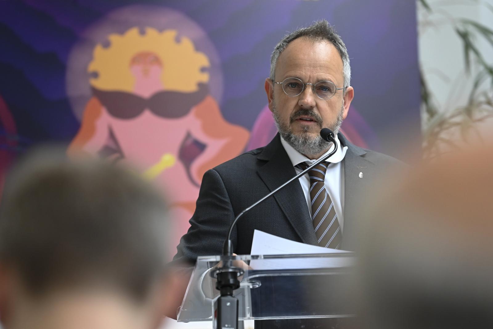 Bús Balázs szerint politikai döntést hozott a bíróság
