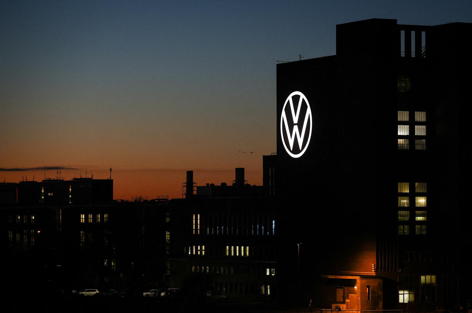 Négy németországi autógyárát bezárná, és akár százezer embert is elbocsátana a Volkswagen