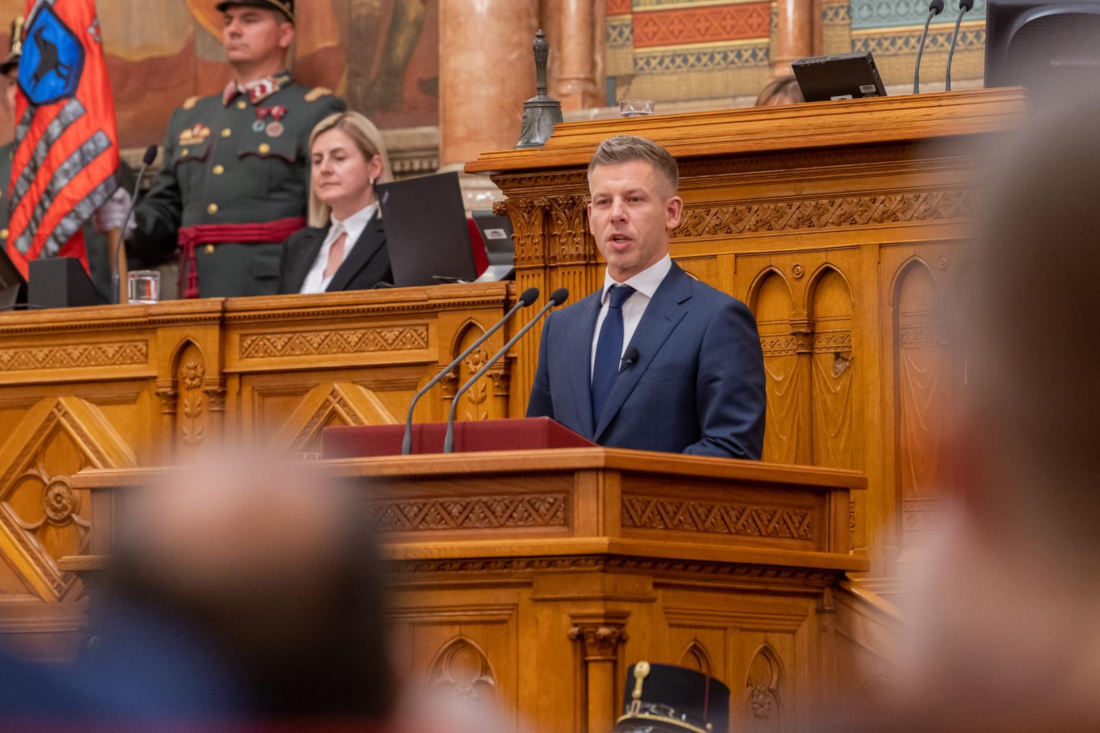 Magyar Péter: Két éve mondom, hogy két ciklusban korlátozzuk  a miniszterelnök és az országgyűlési képviselők mandátumát