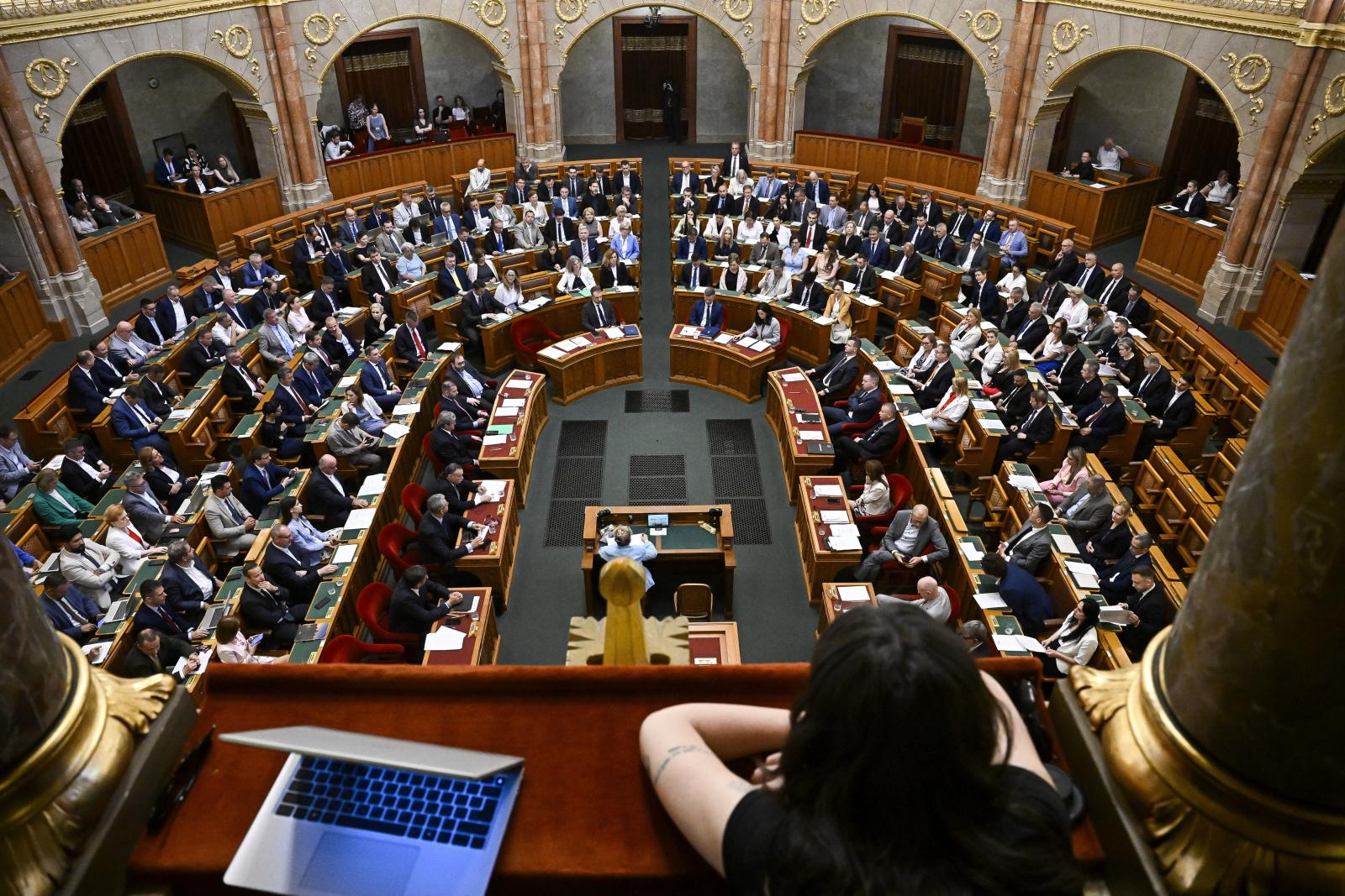 Elfogadta az Országgyűlés a törvényt az ügynökakták nyilvánosságra hozataláról, nyolc képviselő valamiért tartózkodott